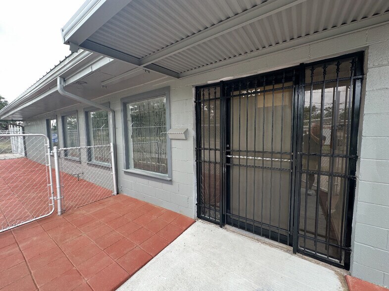 7001 Weaver Rd, Houston, TX à vendre - Photo de l’immeuble – Image 3 sur 17