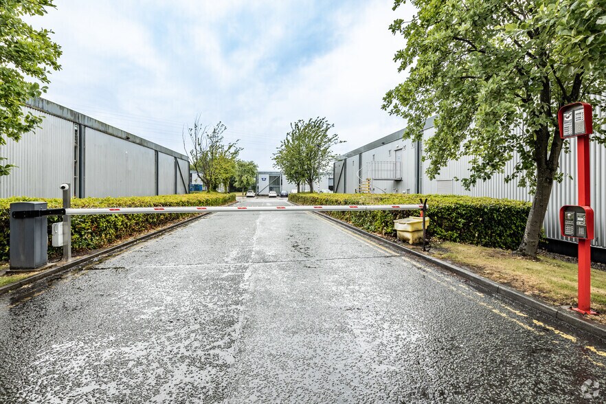 Calver Rd, Warrington à louer - Photo de l’immeuble – Image 2 sur 5