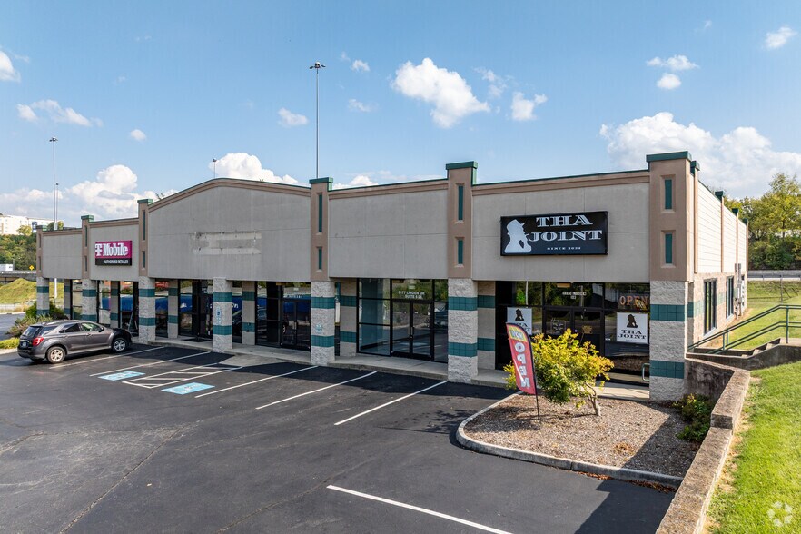 3177 Linden Dr, Bristol, VA à vendre - Photo de l’immeuble – Image 3 sur 16