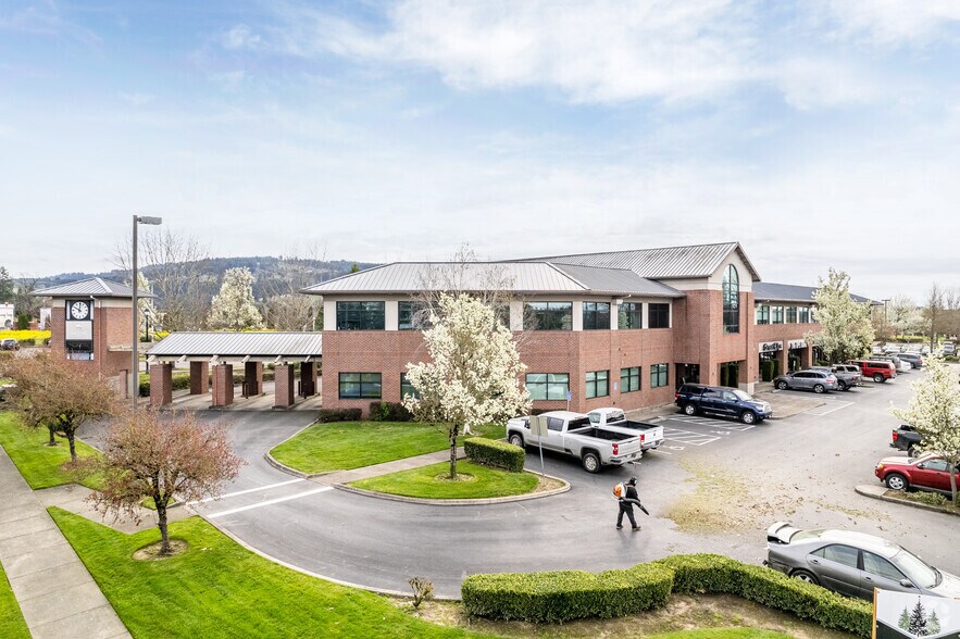 901 N Brutscher St, Newberg, OR à louer - Photo de l’immeuble – Image 2 sur 5