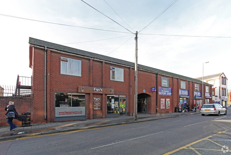 147-153 High St, Rushden à louer - Photo principale – Image 1 sur 7