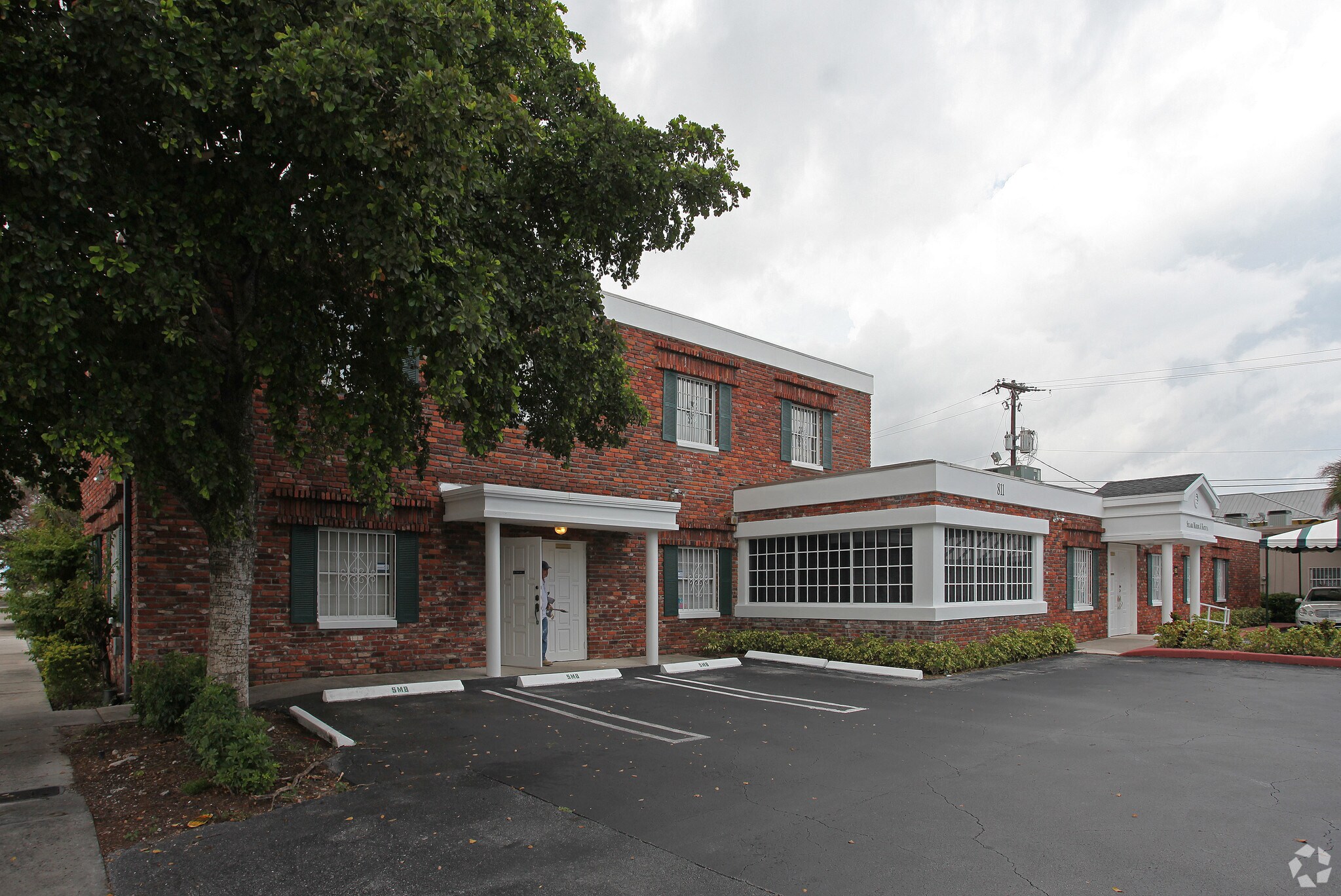 811 N Olive Ave, West Palm Beach, FL à louer Photo de l’immeuble– Image 1 sur 12