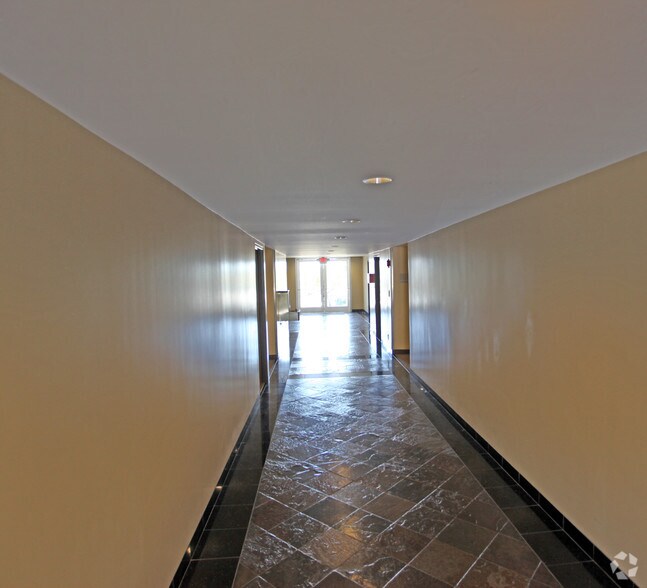 451 W Gonzales Rd, Oxnard, CA à louer - Hall d’entrée – Image 2 sur 3