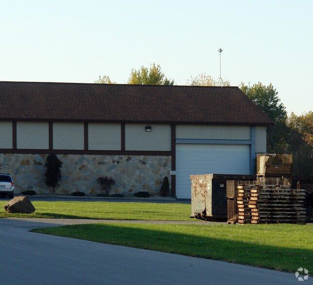 550 Goodrich Rd, Bellevue, OH à vendre - Photo de l’immeuble – Image 2 sur 26