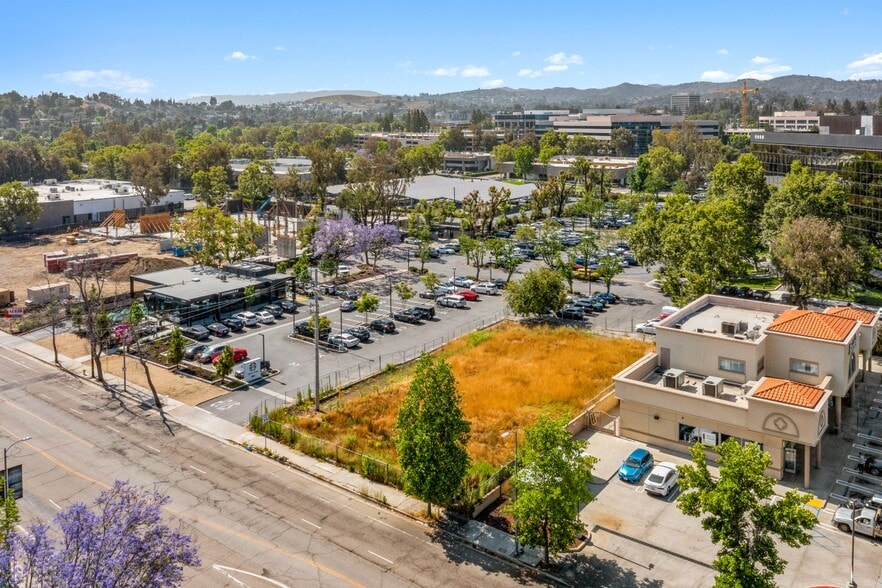 Oxnard Street Portfolio portefeuille de 2 biens à vendre sur LoopNet.fr - Photo de l’immeuble – Image 3 sur 3