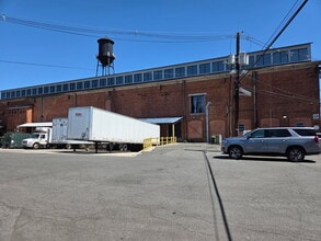 90 Dayton Ave, Passaic, NJ à louer Photo de l’immeuble– Image 1 sur 5