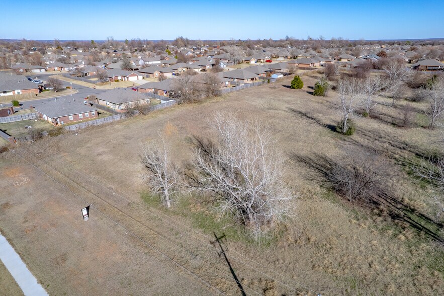 12th Ave NE & E Rock Creek Rd, Norman, OK à vendre - Photo de l’immeuble – Image 2 sur 16