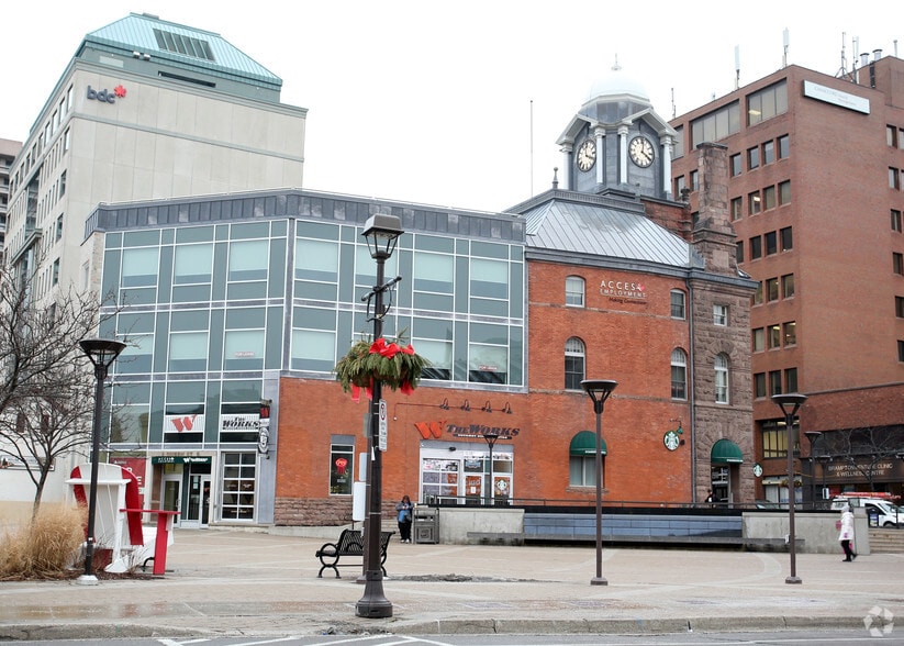 8 Queen St E, Brampton, ON à louer - Photo principale – Image 1 sur 5