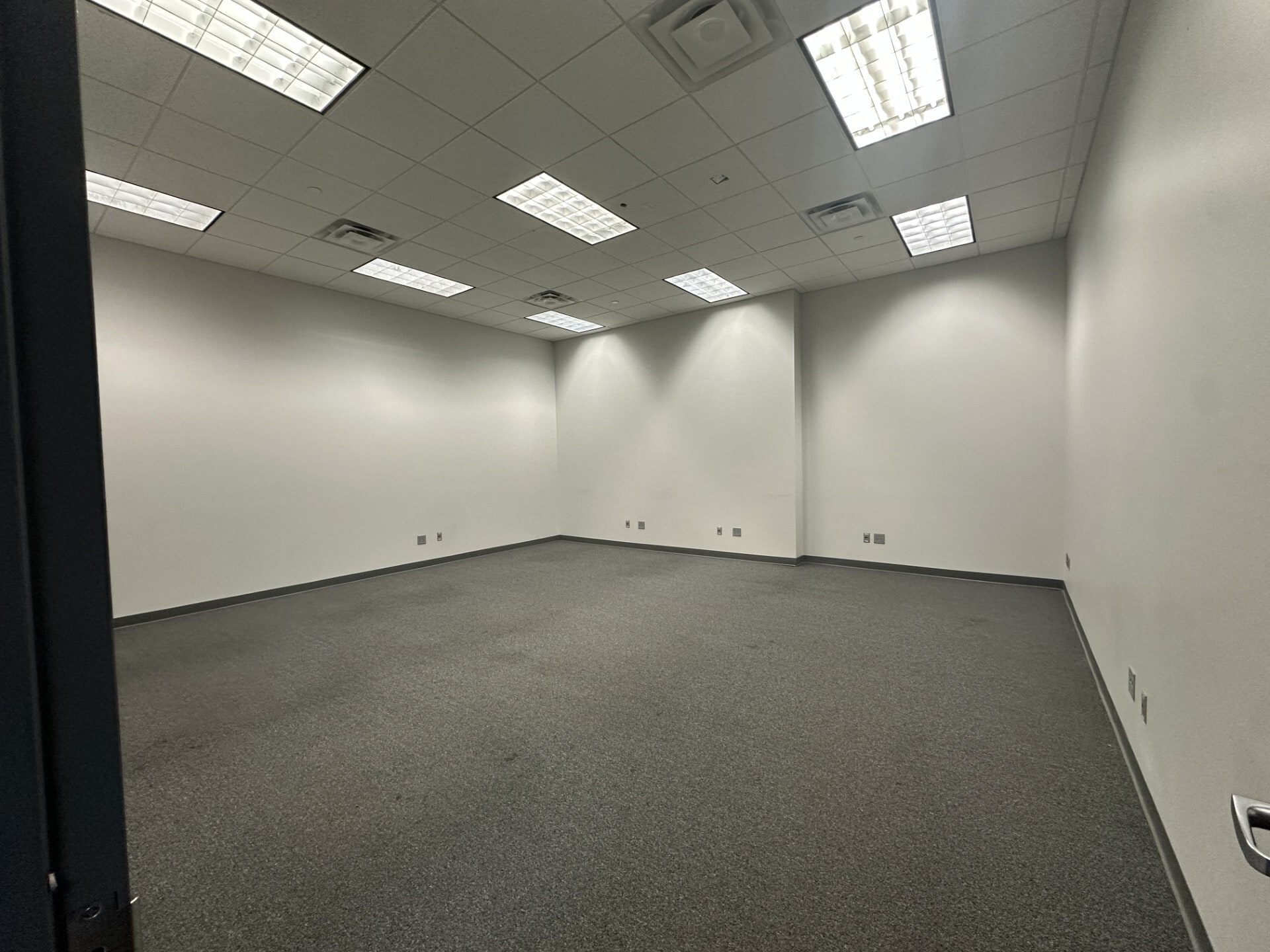 221 3rd Ave SE, Cedar Rapids, IA à louer Photo intérieure– Image 1 sur 3