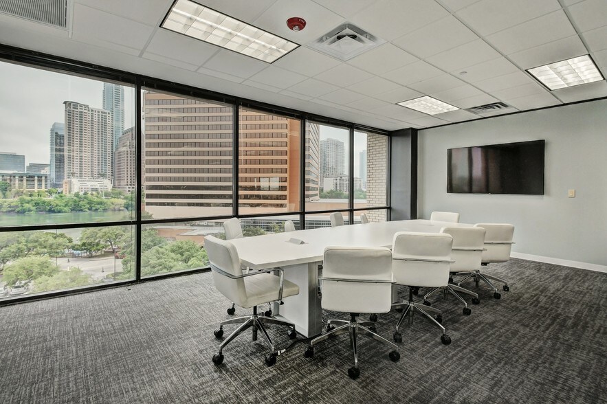 210 Barton Springs Rd, Austin, TX à louer - Autre – Image 2 sur 8
