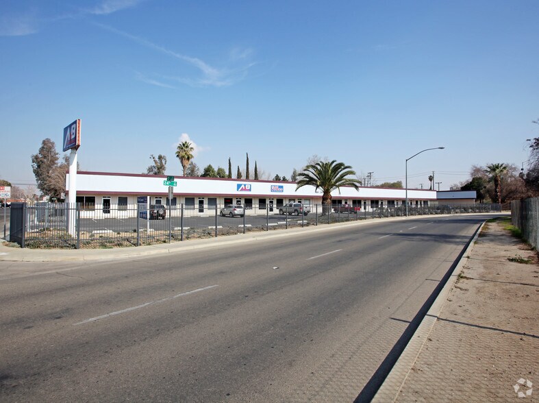 900 24th St, Bakersfield, CA à louer - Photo de l’immeuble – Image 2 sur 5