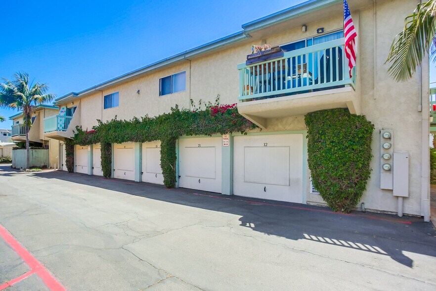 975 Laguna Dr, Carlsbad, CA à vendre - Photo de l’immeuble – Image 2 sur 8