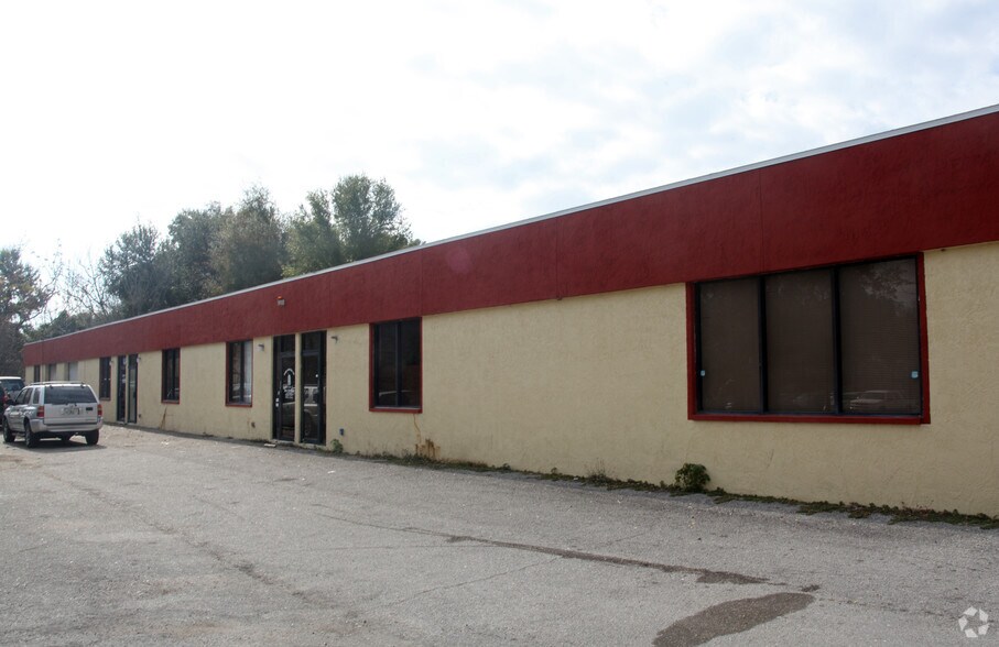 1209 W Brandon Blvd, Brandon, FL à vendre - Photo principale – Image 1 sur 2