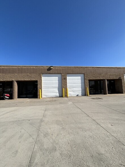 1125-1147 W Dennis Ave, Olathe, KS à louer - Photo de l’immeuble – Image 3 sur 5
