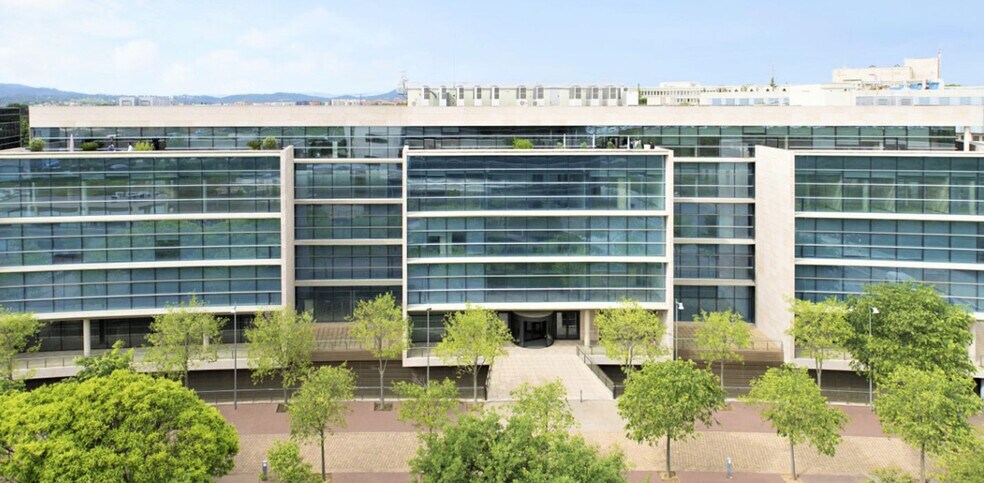 Avinguda Can Fatjó dels Aurons, 9, Cerdanyola del Vallès, Barcelona à louer - Photo principale – Image 3 sur 3