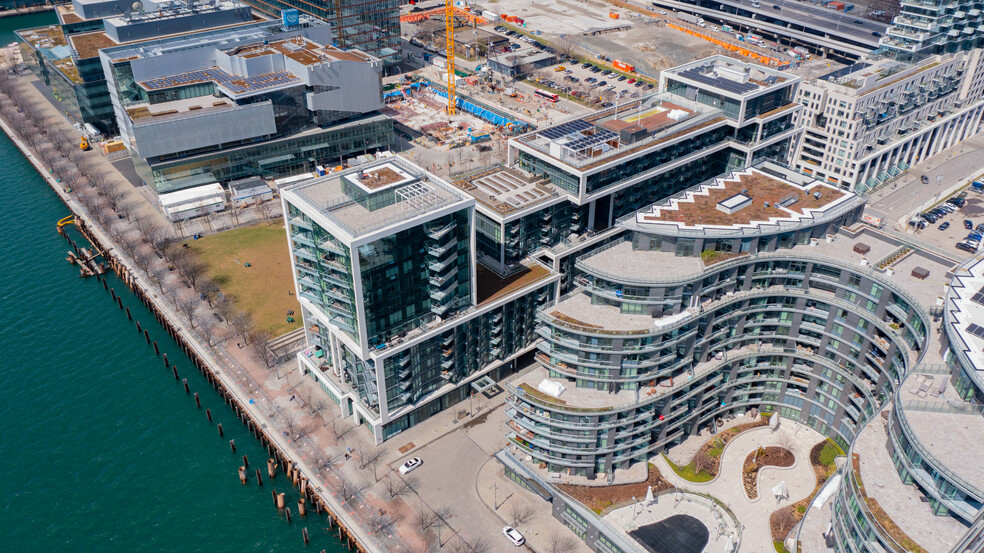 215 Queens Quay E, Toronto, ON à louer - Photo de l’immeuble – Image 3 sur 22