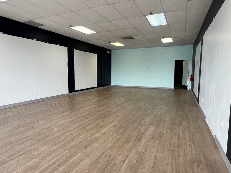 100-200 W Twelve Mile Rd, Madison Heights, MI à louer - Photo intérieure – Image 3 sur 6