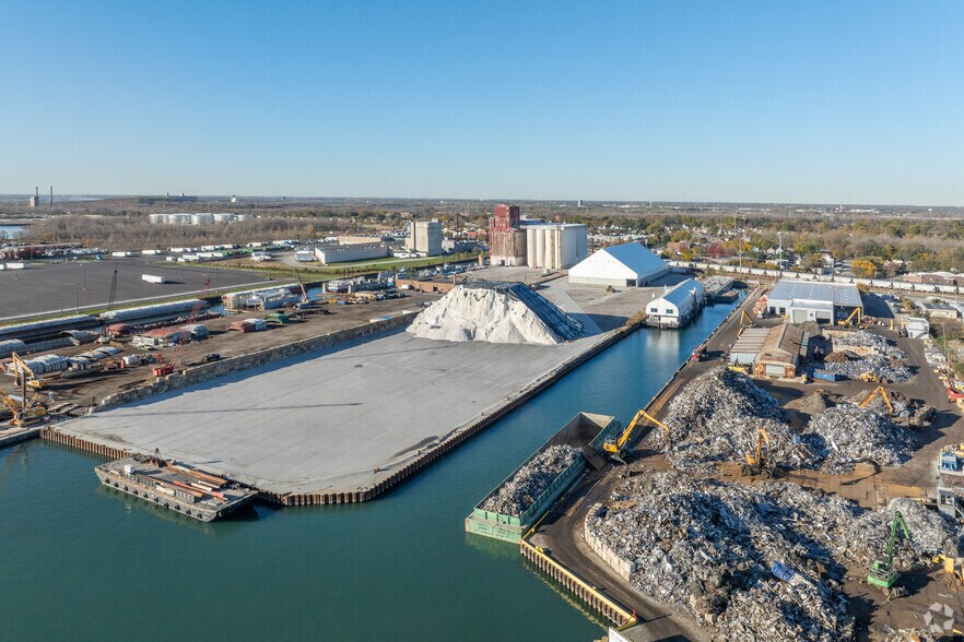 3020 E 104th St, Chicago, IL à louer - Photo de l’immeuble – Image 1 sur 16