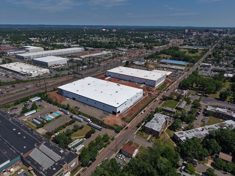 701 Joyce Kilmer Ave, New Brunswick, NJ à louer - Photo de l’immeuble – Image 2 sur 6