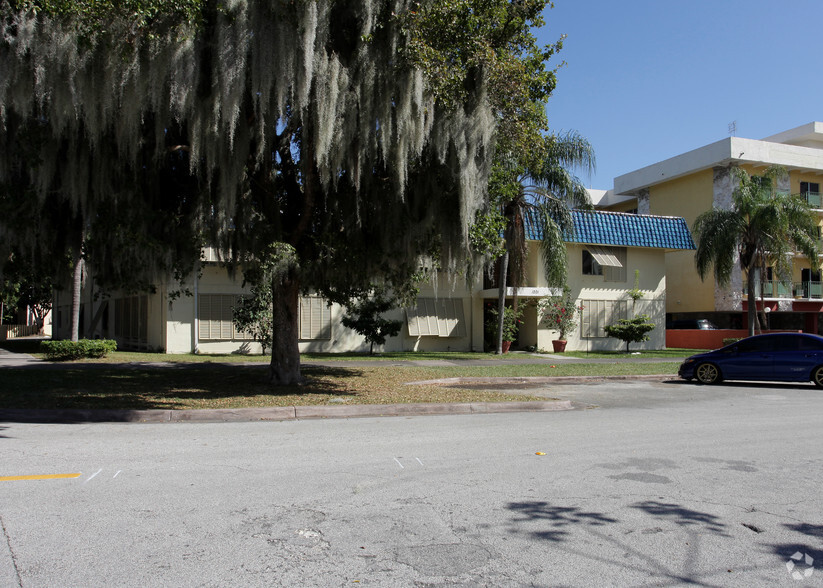 1201 E Ponce de Leon Blvd, Coral Gables, FL à vendre - Photo de l’immeuble – Image 3 sur 7