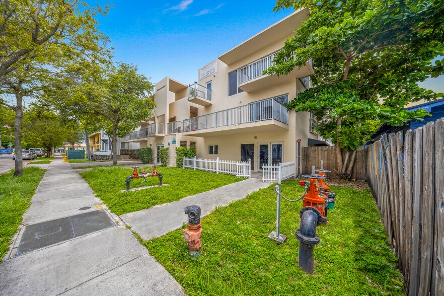 1553 SW 2nd St, Miami, FL à vendre - Photo de l’immeuble – Image 3 sur 25