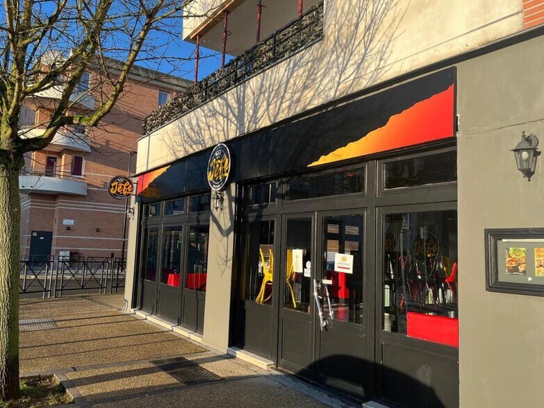 Rue Nicolas Ledoux, Guyancourt à vendre - Photo de l’immeuble – Image 1 sur 4