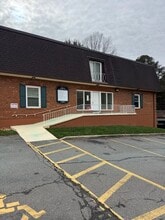 3504 Vest Mill Rd, Winston-Salem, NC à louer Photo de l’immeuble– Image 2 sur 7