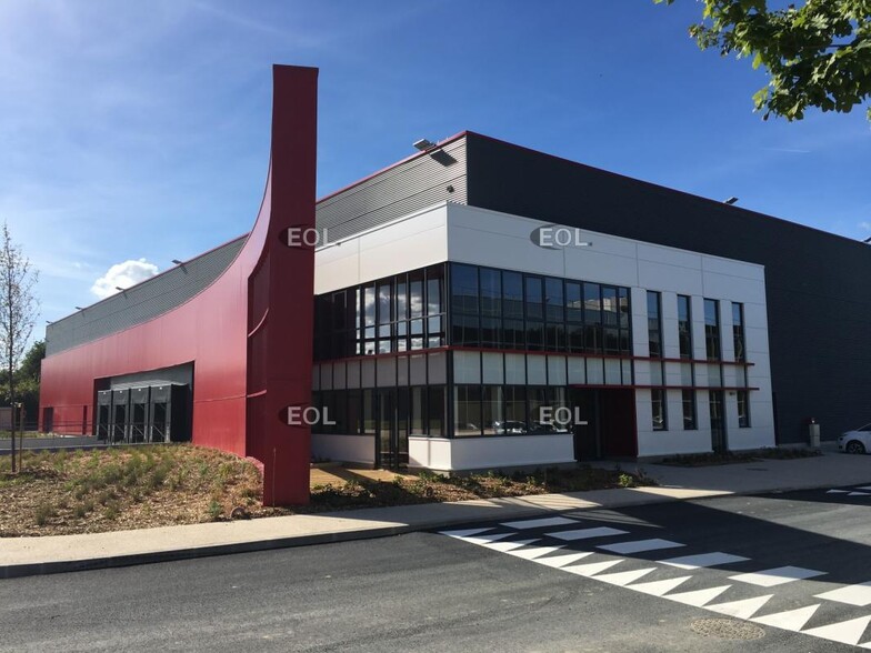 Industriel/Logistique dans Maurepas à louer - Photo de l’immeuble – Image 3 sur 4