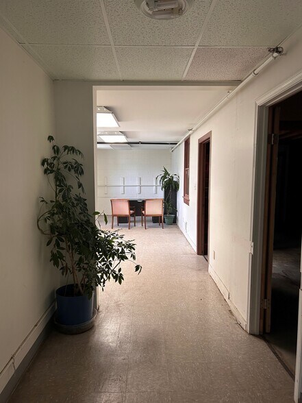 324 Wells St, Greenfield, MA à louer - Photo intérieure – Image 3 sur 4