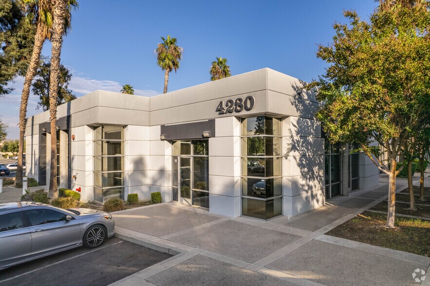 4100 Latham St, Riverside, CA à louer - Photo de l’immeuble – Image 3 sur 15