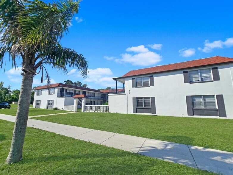 955 Knox McRae Dr, Titusville, FL à vendre - Photo de l’immeuble – Image 3 sur 9