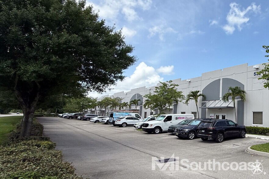 534 Mercantile Pl, Port Saint Lucie, FL à louer - Photo de l’immeuble – Image 2 sur 15