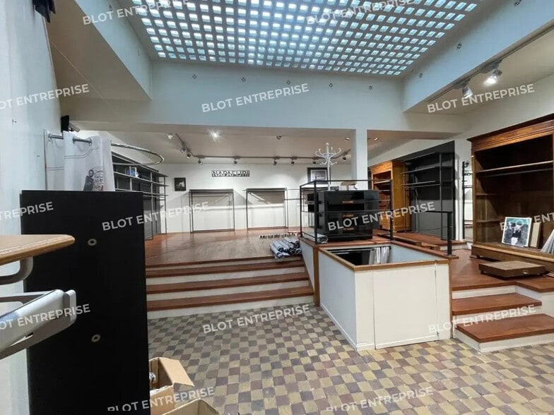 Local commercial dans Lorient à louer - Photo de l’immeuble – Image 3 sur 5