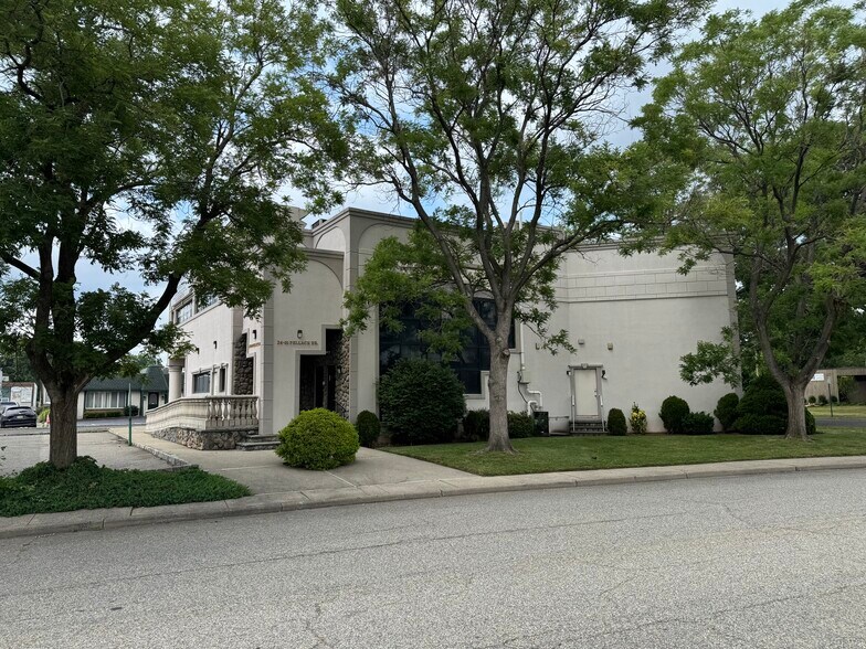 26-01 Pellack Dr, Fair Lawn, NJ à vendre - Photo de l’immeuble – Image 1 sur 7
