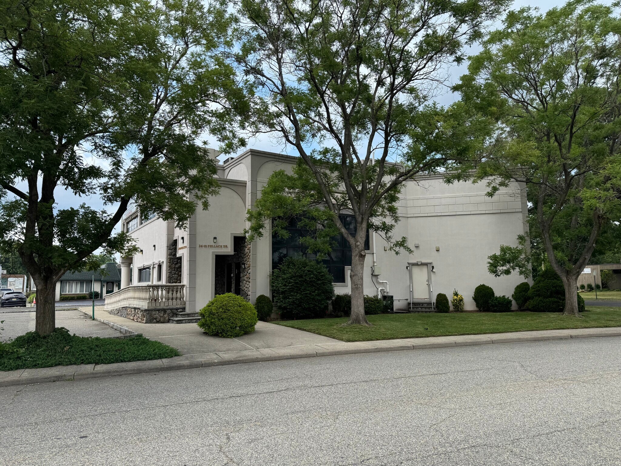 26-01 Pellack Dr, Fair Lawn, NJ à vendre Photo de l’immeuble– Image 1 sur 8