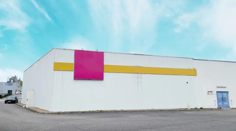 Local commercial dans Antran à louer - Photo de l’immeuble – Image 3 sur 6