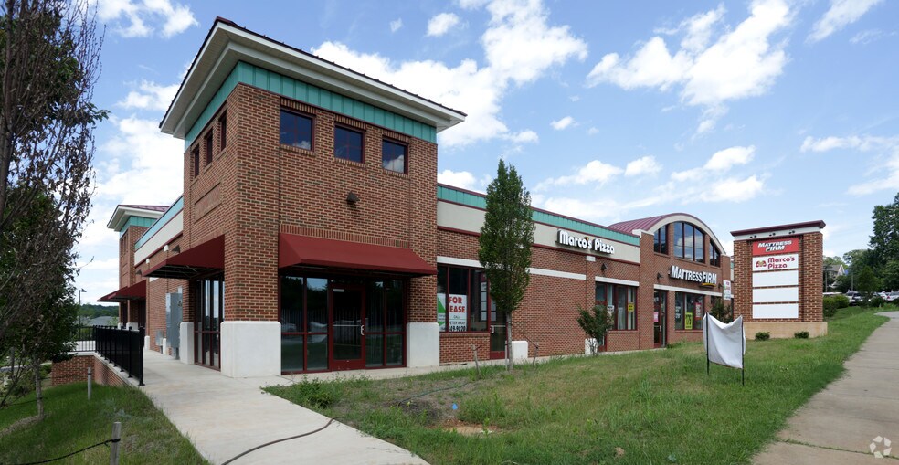 930 Olympia Dr, Charlottesville, VA à louer - Photo de l’immeuble – Image 2 sur 4