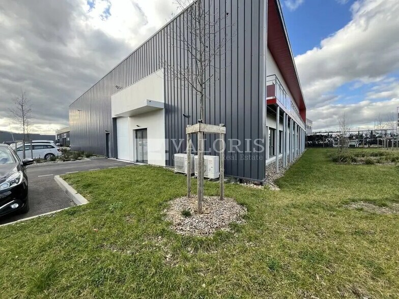 150 Bis Rue Ampère, Genay à louer - Photo de l’immeuble – Image 1 sur 9