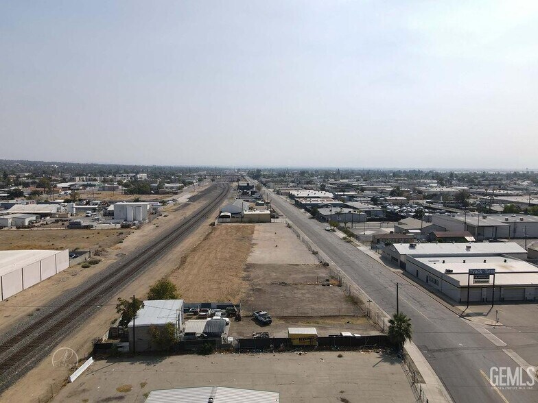 210 Sumner St, Bakersfield, CA à vendre - Photo de l’immeuble – Image 2 sur 4