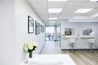 1017 N La Cienega Blvd, West Hollywood, CA à louer Photo intérieure– Image 2 sur 11