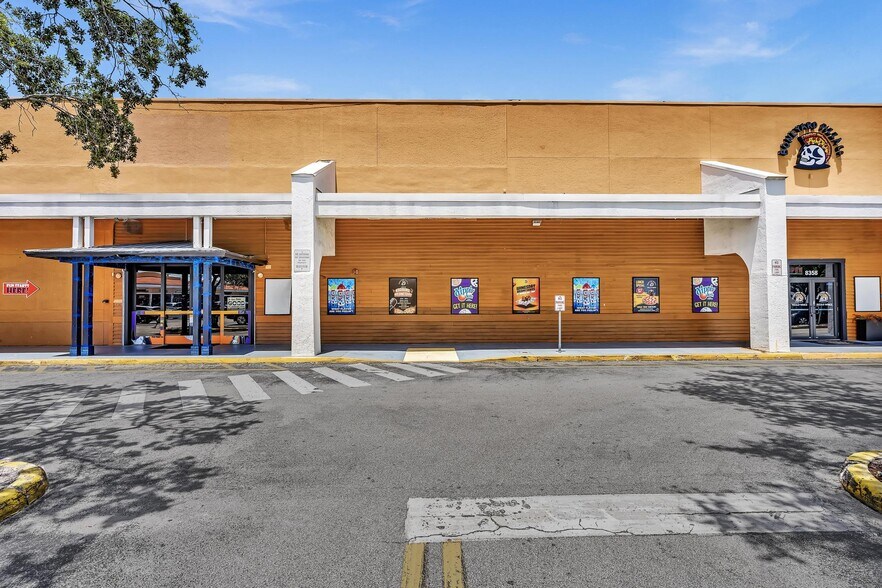 8030-8384 N Pines Blvd, Pembroke Pines, FL à louer - Photo de l’immeuble – Image 2 sur 46