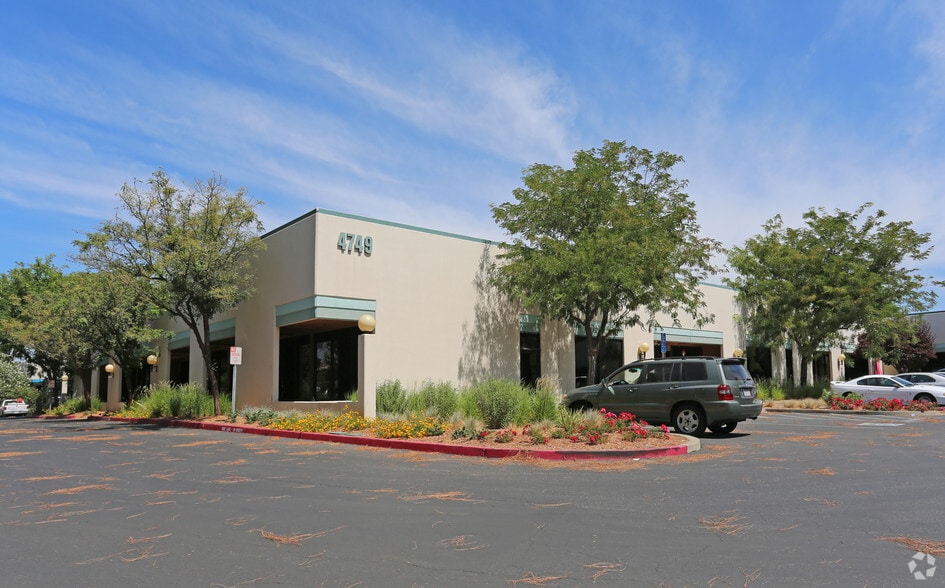 4749 Bennett Dr, Livermore, CA à vendre - Photo principale – Image 1 sur 36