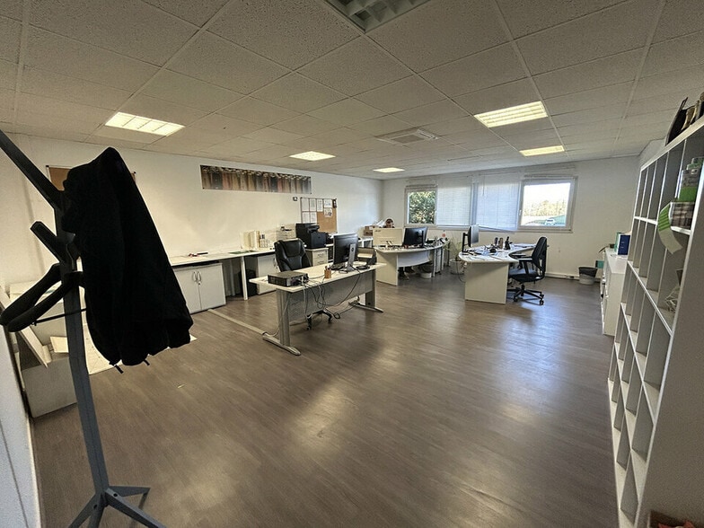 Bureau dans Muizon à louer - Photo intérieure – Image 2 sur 10