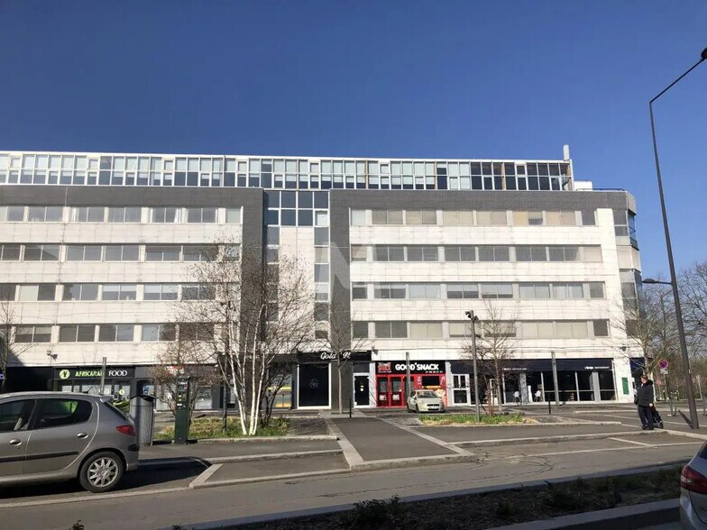 Bureau dans Évry-Courcouronnes à louer - Photo de l’immeuble – Image 1 sur 6
