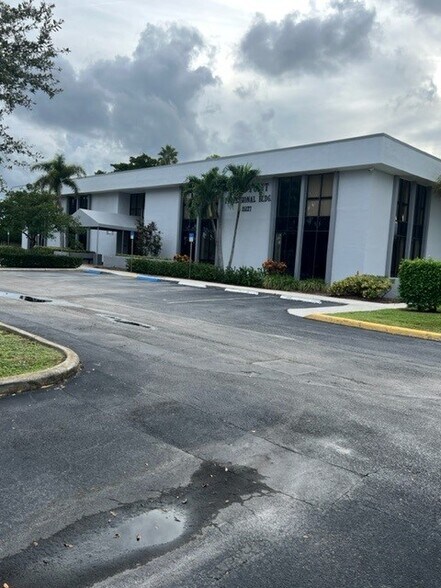 15127 Jog Rd, Delray Beach, FL à louer - Photo de l’immeuble – Image 3 sur 4