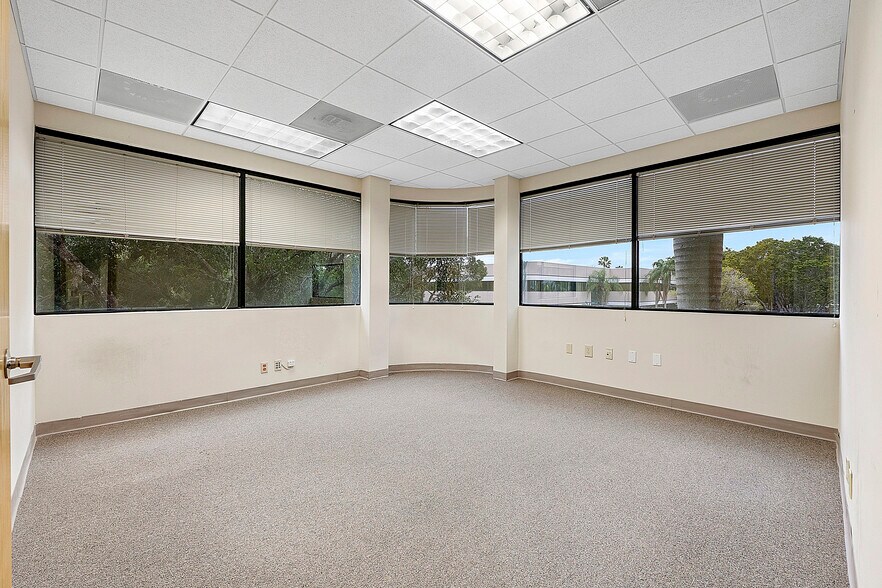 400 Sawgrass Corporate Pky, Sunrise, FL à louer - Photo intérieure – Image 3 sur 18