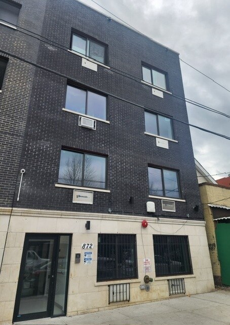 872 Home St, Bronx, NY à vendre Photo de l’immeuble– Image 1 sur 2