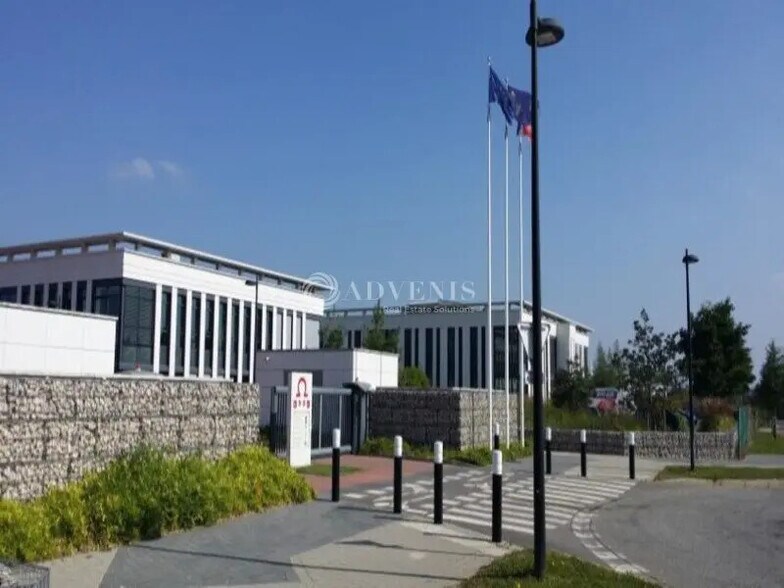 Bureau dans Élancourt à louer - Photo de l’immeuble – Image 1 sur 5