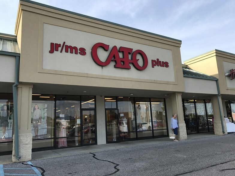 5647 Main St, Zachary, LA à louer - Photo de l’immeuble – Image 3 sur 6