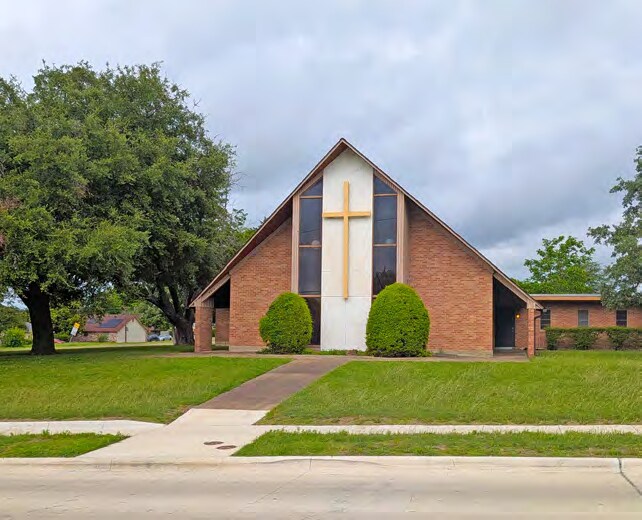5915 Singing Hills Dr, Dallas, TX à vendre - Photo de l’immeuble – Image 2 sur 13